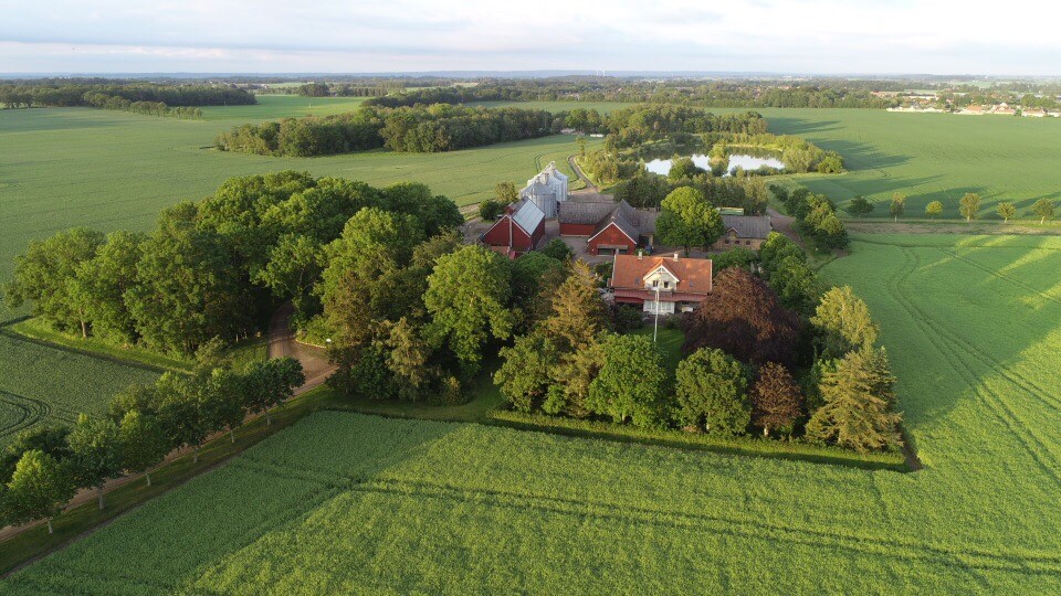 Flygfoto över Krokstorps gård och jordbrukslandskap